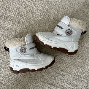 OOLANG CREAM SHERPA WINTER BOOT EUC | 26 EU